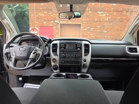 2017 Nissan Titan SV