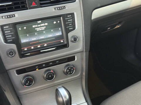 2016 Volkswagen Golf TSI SE