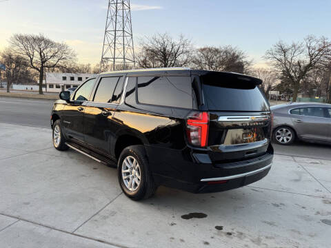 2023 Chevrolet Suburban LT