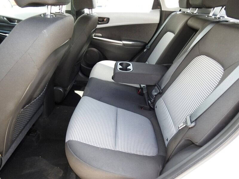 2021 HYUNDAI Kona SUV / Crossover - $17,900