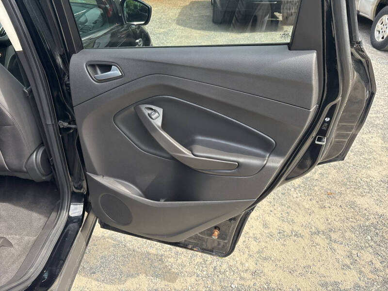 2017 Ford Escape SE - Photo 19
