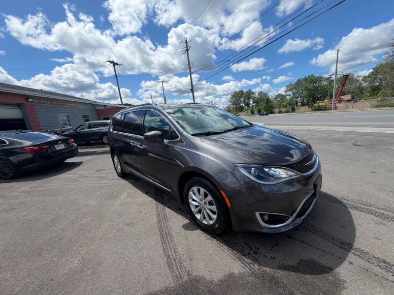2017 Chrysler Pacifica Touring-L