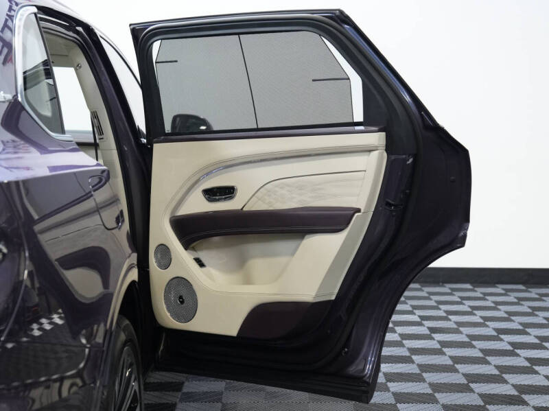 2023 Bentley Bentayga EWB