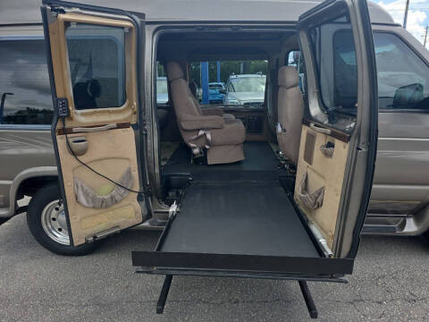 2003 Ford E-Series E-250 SD