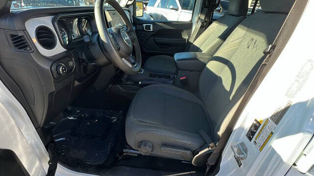 2024 Jeep Gladiator Sport S