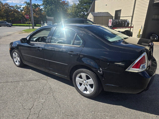 2006 Ford Fusion for sale at QUEENSGATE AUTO SALES in York, PA