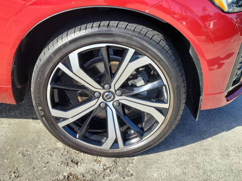 2022 Volvo XC60 B5 R-Design