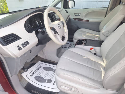 2013 Toyota Sienna XLE 8-Passenger