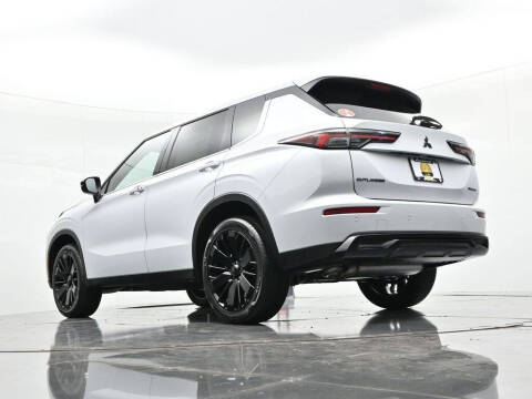 2026 Mitsubishi Outlander LE