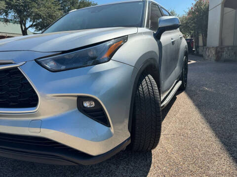 2022 Toyota Highlander LE