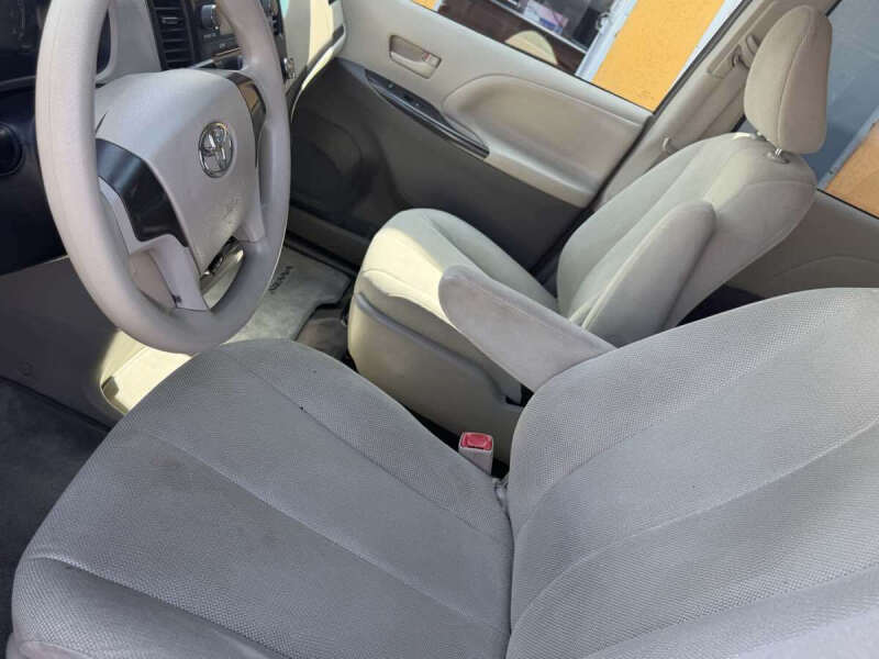 2013 Toyota Sienna L 7-Passenger