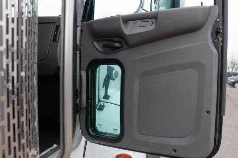 2020 Peterbilt 348