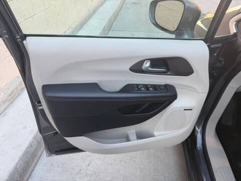 2017 Chrysler Pacifica Touring-L Plus