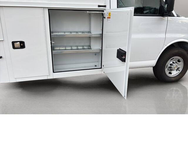 2025 Chevrolet Express 3500