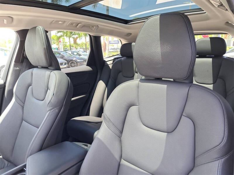 2023 Volvo XC60 B5 Plus Bright Theme