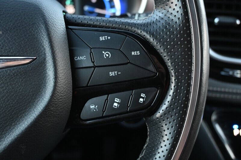 2020 Chrysler Pacifica Hybrid Limited Red S