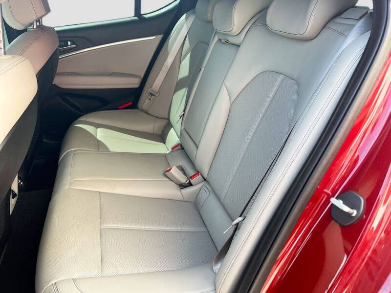 2023 Genesis G70