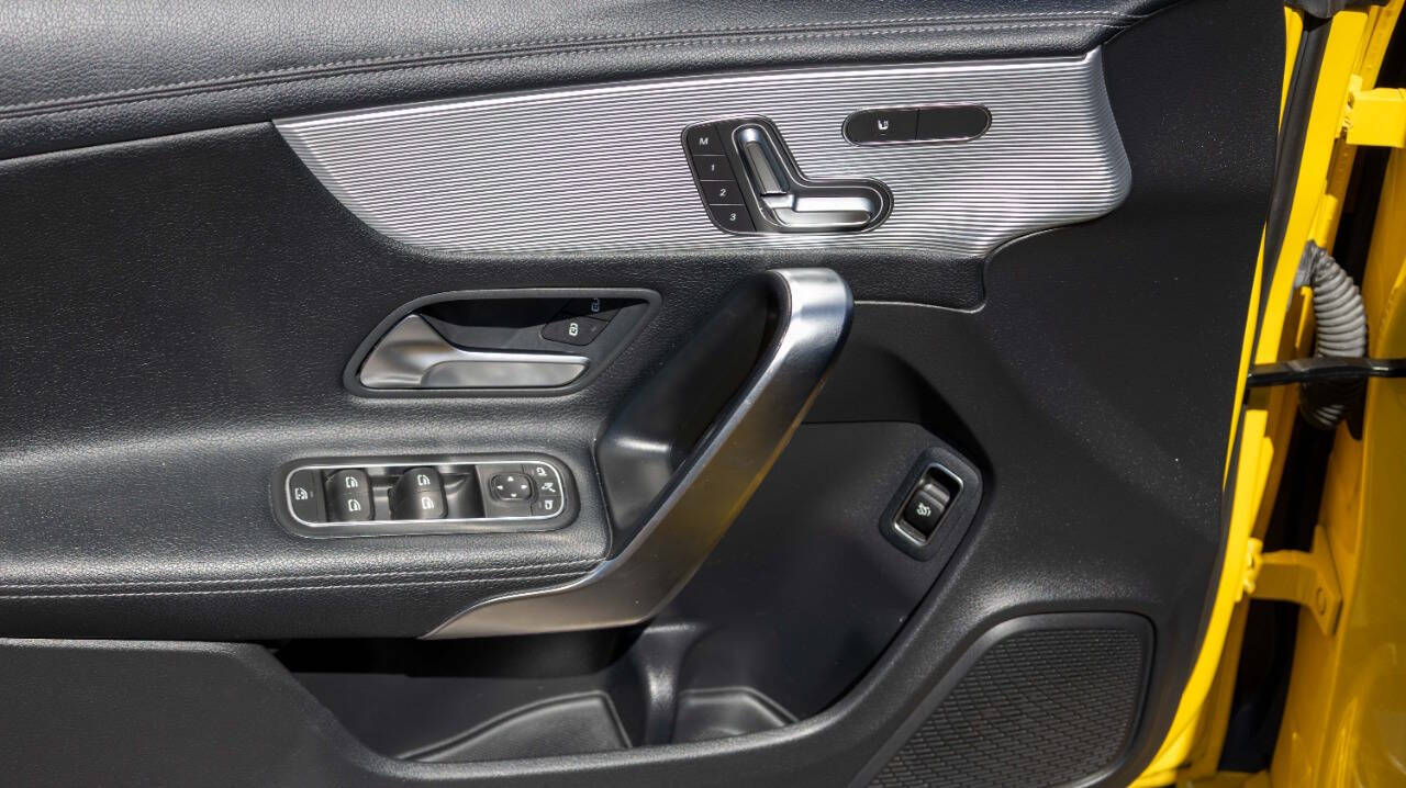 2020 Mercedes Benz CLA 250 photo 15
