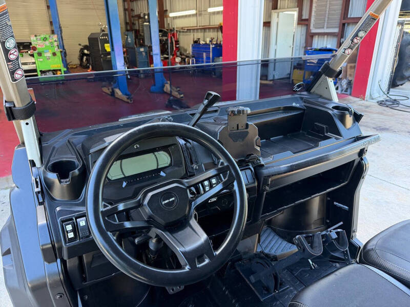 2022 Can-Am Defender Max X MR