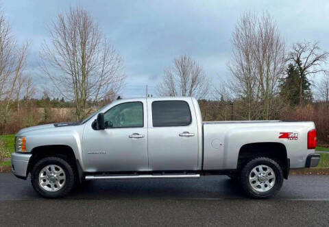 2013 Chevrolet Silverado 2500HD for sale at CLEAR CHOICE AUTOMOTIVE in Milwaukie OR