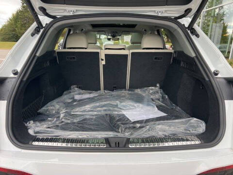 2025 Audi Q5 quattro Premium TFSI