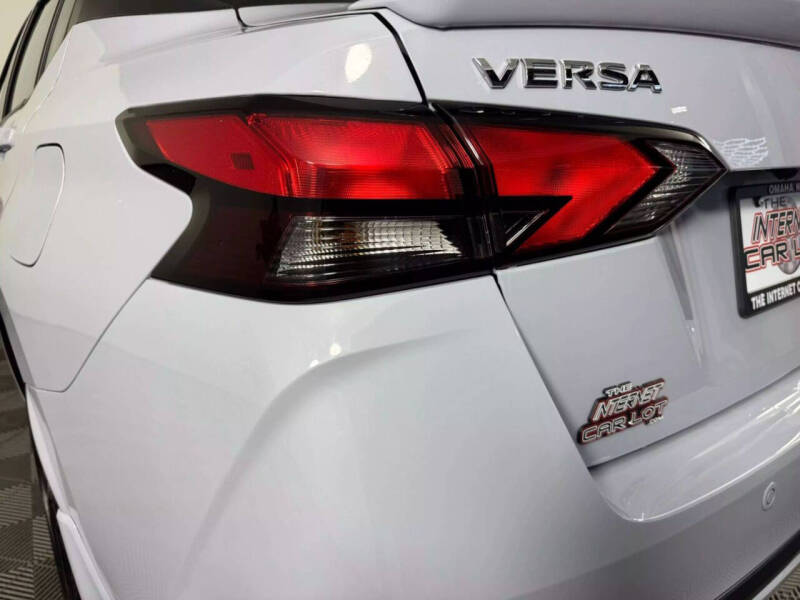 2025 Nissan Versa SR