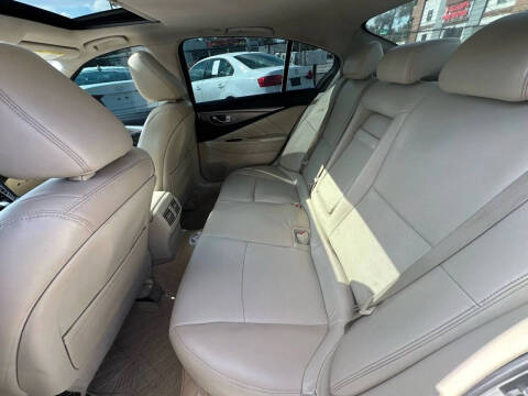 2015 Infiniti Q50 Premium