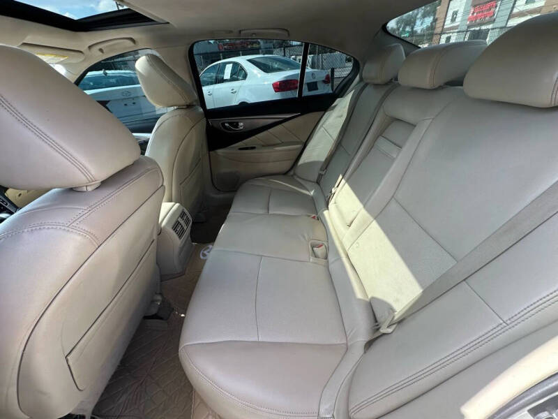 2015 Infiniti Q50 Premium