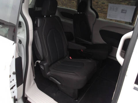 2024 Chrysler Voyager LX