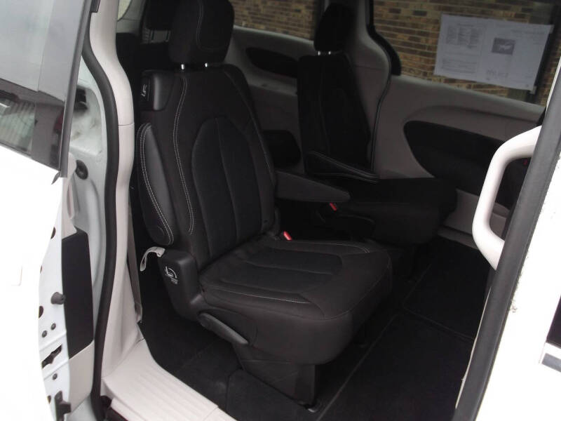 2024 Chrysler Voyager LX