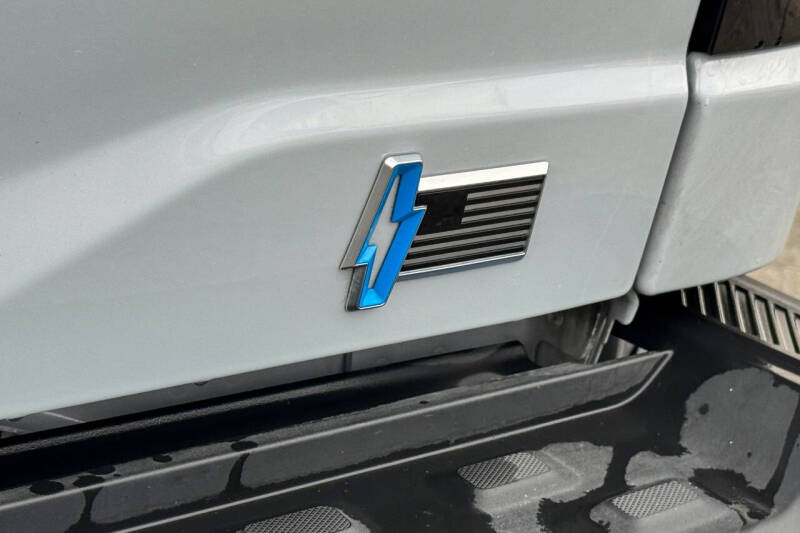 2025 Ford F-150 Lightning Flash