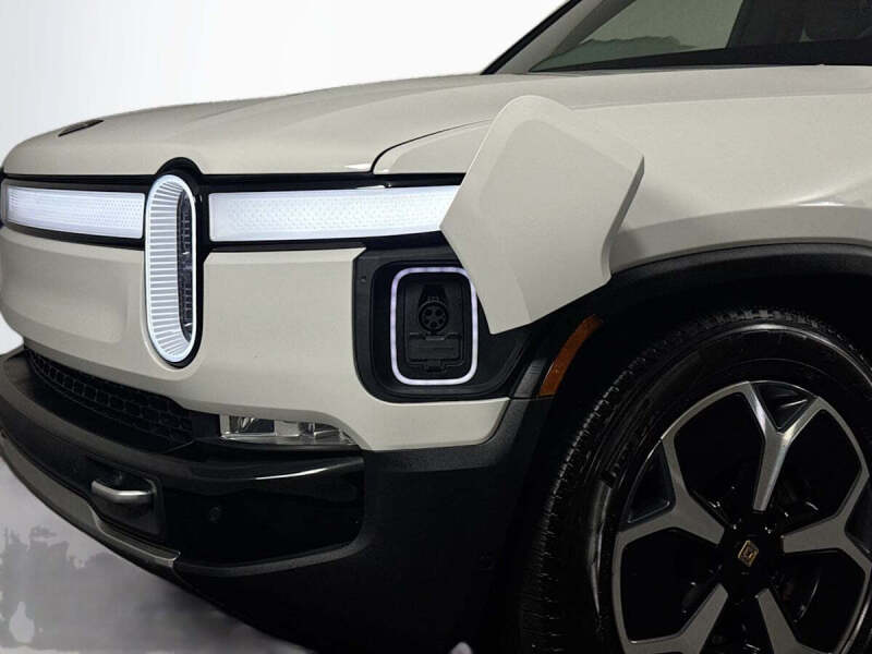 2024 Rivian R1S