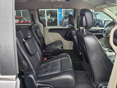 2016 Chrysler Town and Country Touring