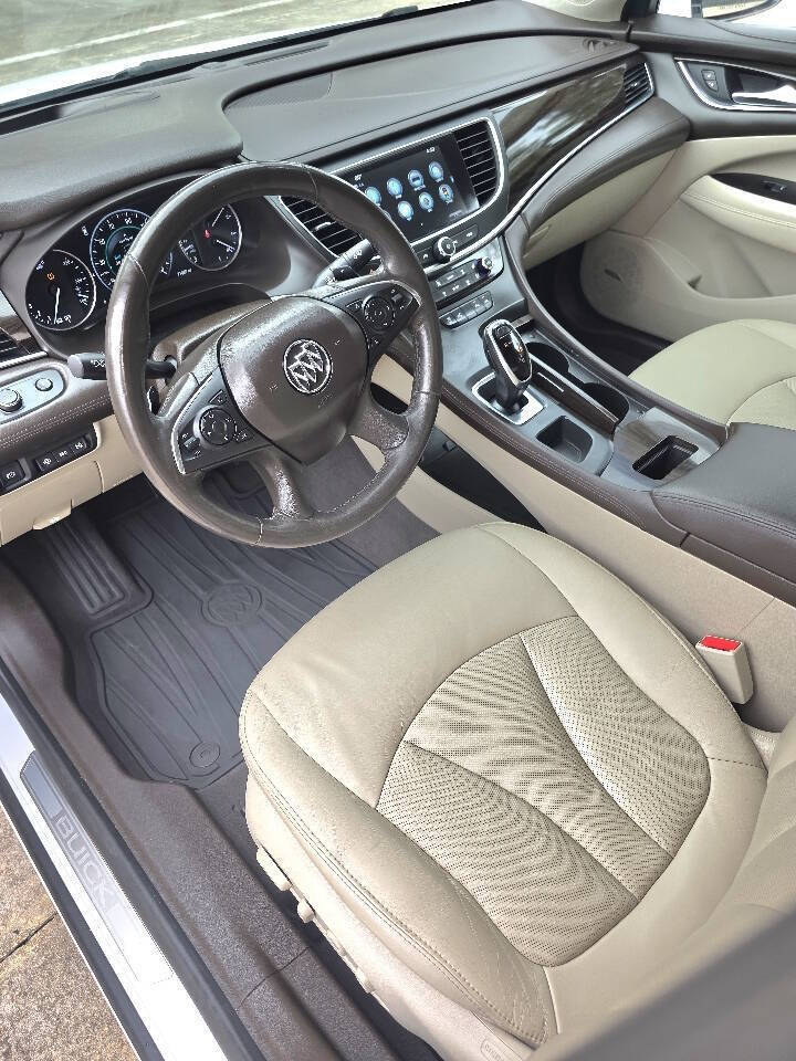 2017 Buick LaCrosse Premium 4dr Sedan - White exterior view 9