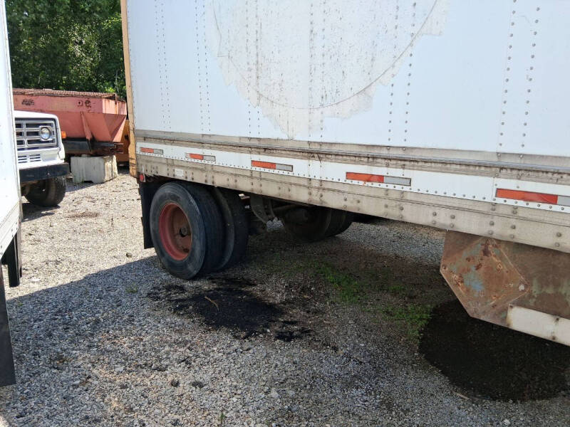 2004 STRICK DRY VAN