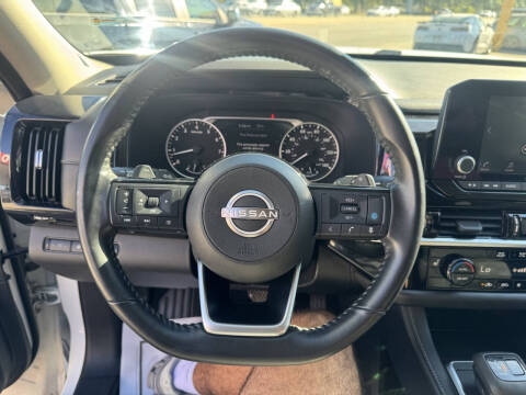 2022 Nissan Pathfinder SV