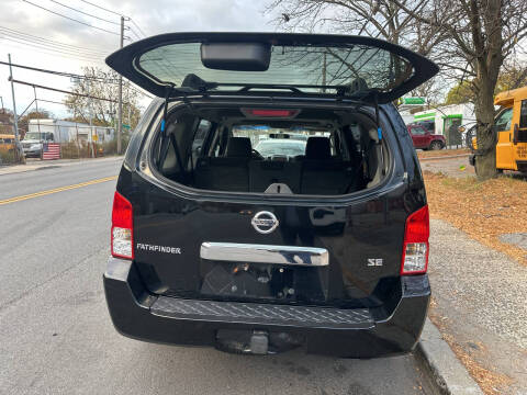 2005 Nissan Pathfinder SE