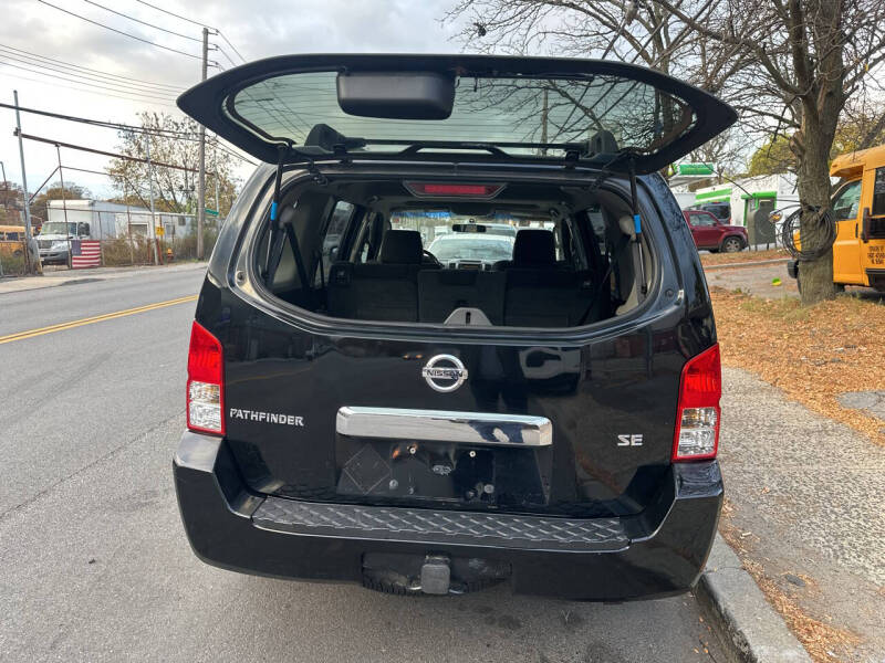 2005 Nissan Pathfinder SE