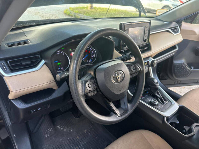 2020 Toyota RAV4 Hybrid LE