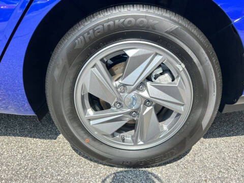 2025 Hyundai Elantra SE