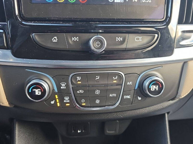 2022 Chevrolet Traverse LT Leather