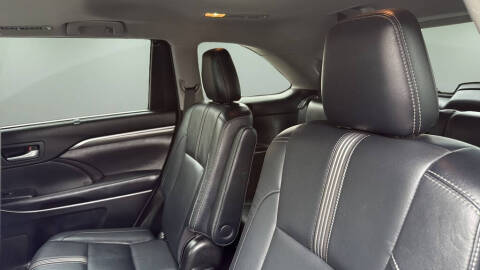 2017 Toyota Highlander SE