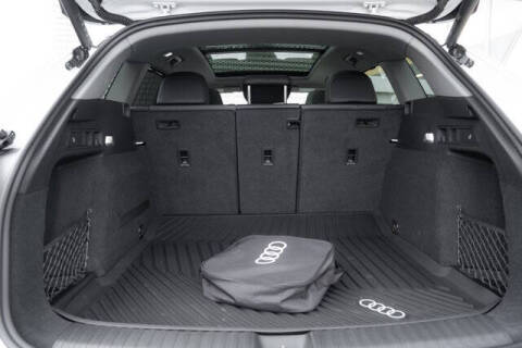 2025 Audi Q6 e-tron quattro Premium Plus