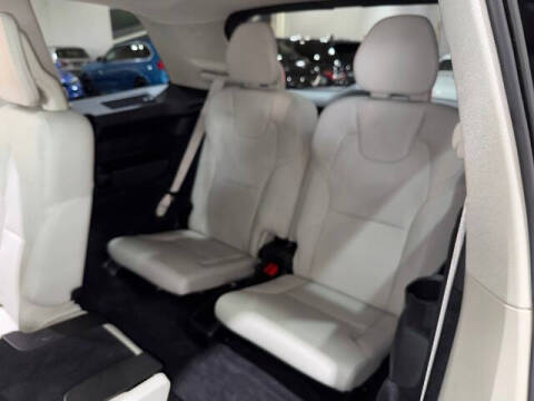 2022 Volvo XC90 T5 Momentum