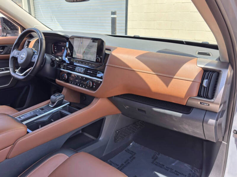 2022 Nissan Pathfinder Platinum