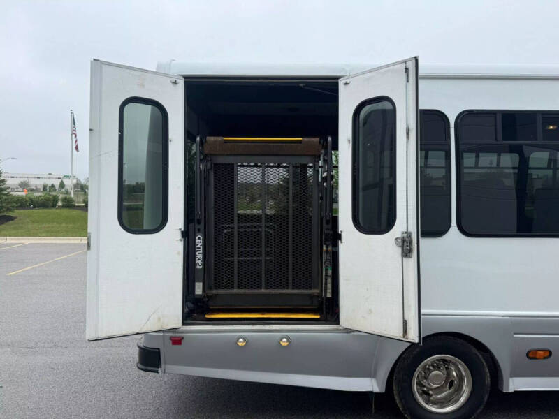 2011 Ford E-Series E-450 SD