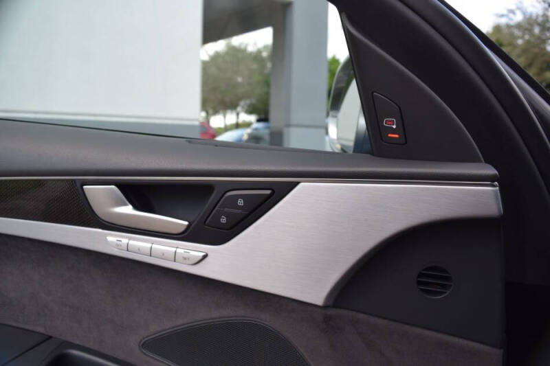 2015 Audi S8 4.0T quattro