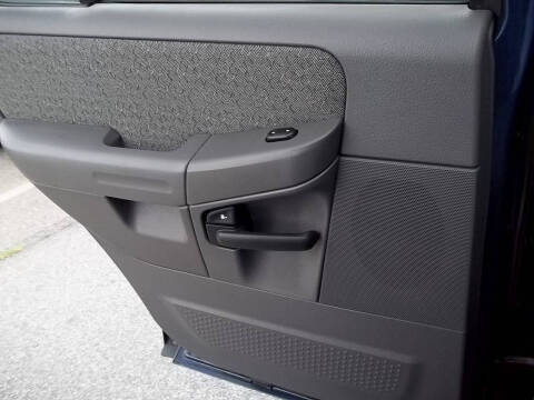 2004 Ford Explorer XLS