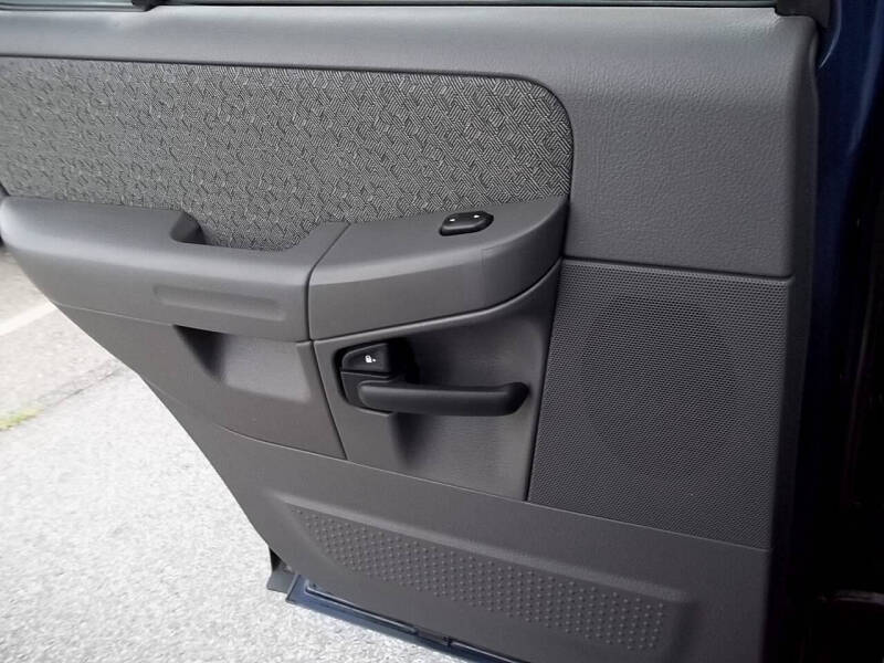 2004 Ford Explorer XLS