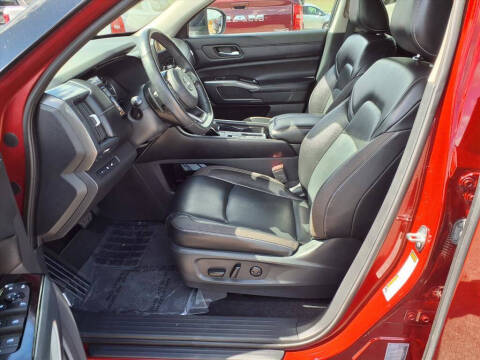 2022 Nissan Pathfinder SL